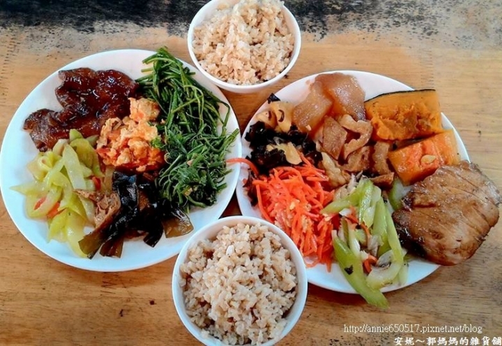(((高雄美食)))鳳山區東家便當自助餐，菜色選擇多，從早餐賣到晚餐，大東藝術圖書館附近