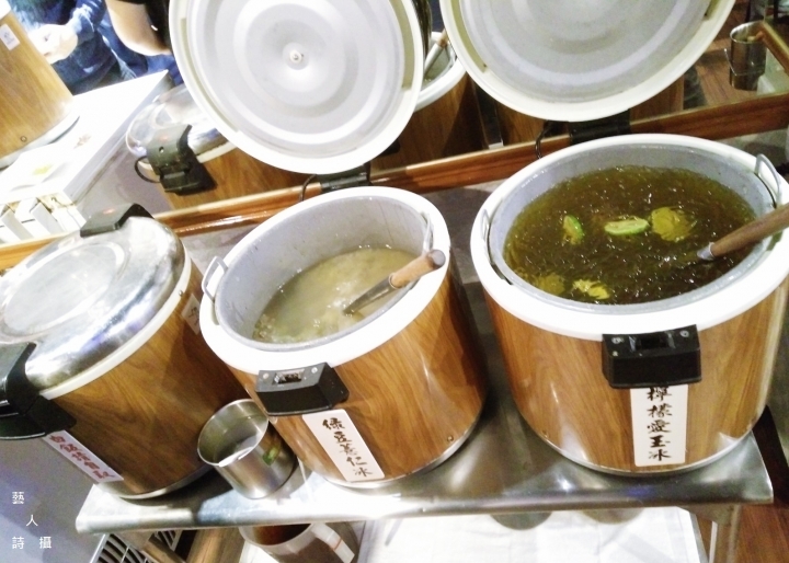 笑嘻嘻，吃的緊張兮兮.笑嘻嘻港式現炒飯麵