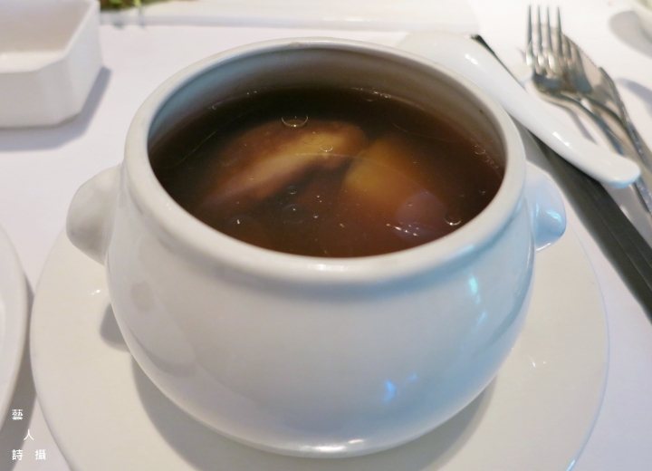 彷彿置身於美術館用餐.台北國賓大飯店粵菜廳松露龍蝦套餐