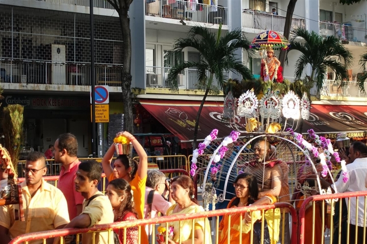 新加坡一年一度瘋狂的大寶森節(Thaipusam)