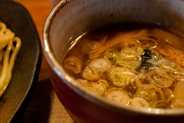 【美食。食記】東京 高田馬場 份量任選，麵體香彈 拉麵 沾麵 つけ麺屋 やすべえ 高田馬場店