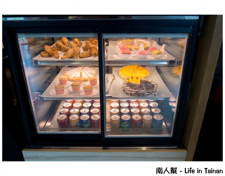 【台南市東區-吃到飽】調酒.氣泡水飲料暢飲│烤螃蟹.牡蠣.鳳螺│首創迴轉燒物吃到飽~~排隊燒物