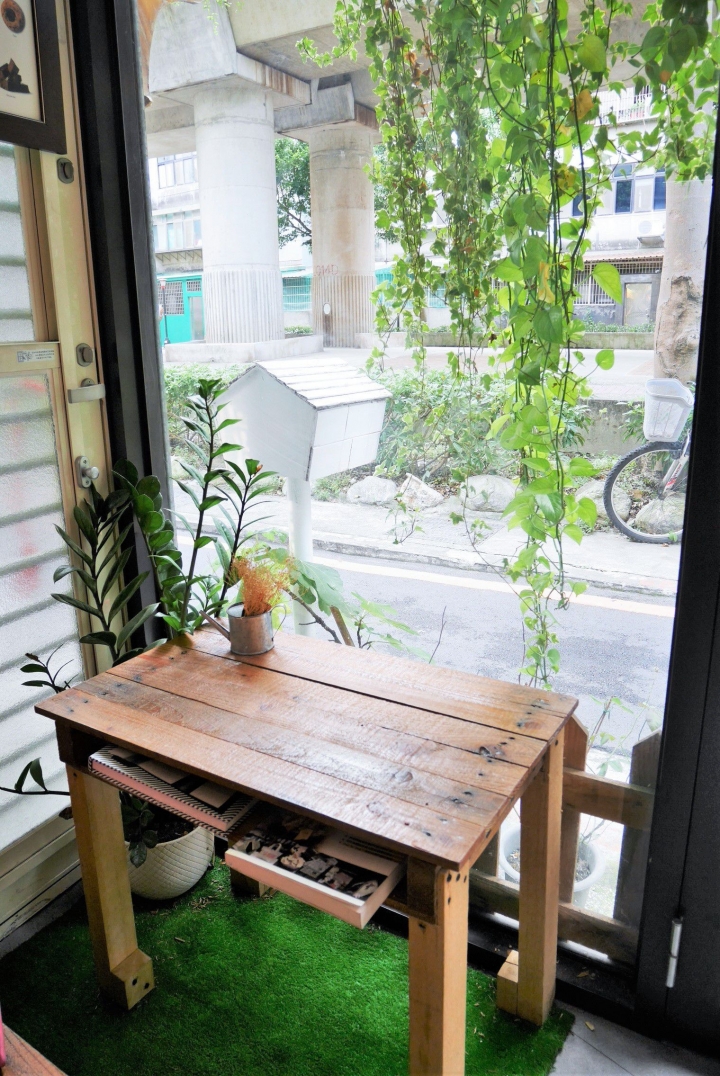 【台北士林 | 咖啡廳】綻放於捷運橋下的美麗童話主題甜點❀Cup'o Story 故事點心坊