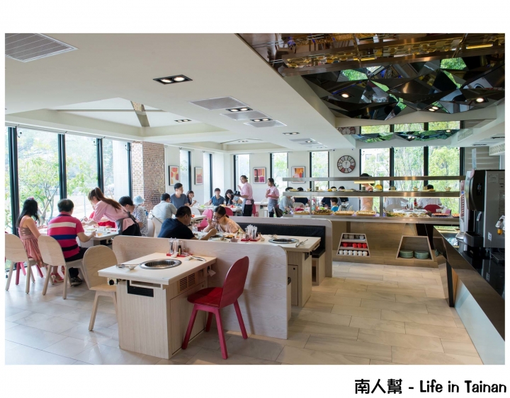 【台南市東區-吃到飽】調酒.氣泡水飲料暢飲│烤螃蟹.牡蠣.鳳螺│首創迴轉燒物吃到飽~~排隊燒物