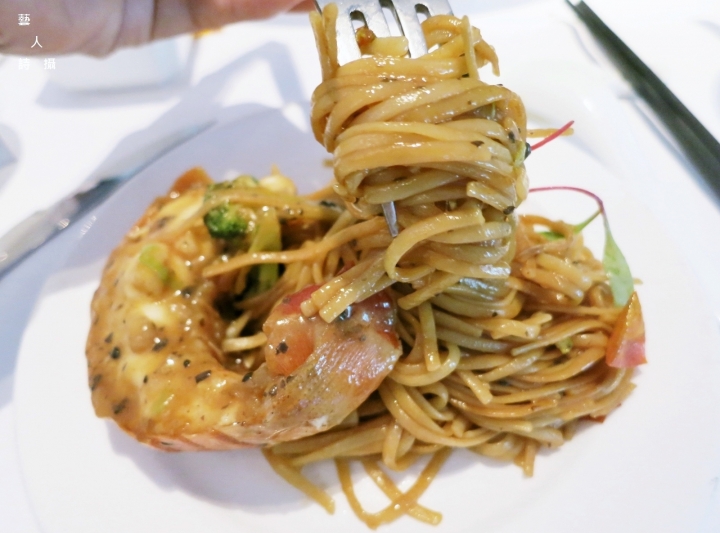 彷彿置身於美術館用餐.台北國賓大飯店粵菜廳松露龍蝦套餐