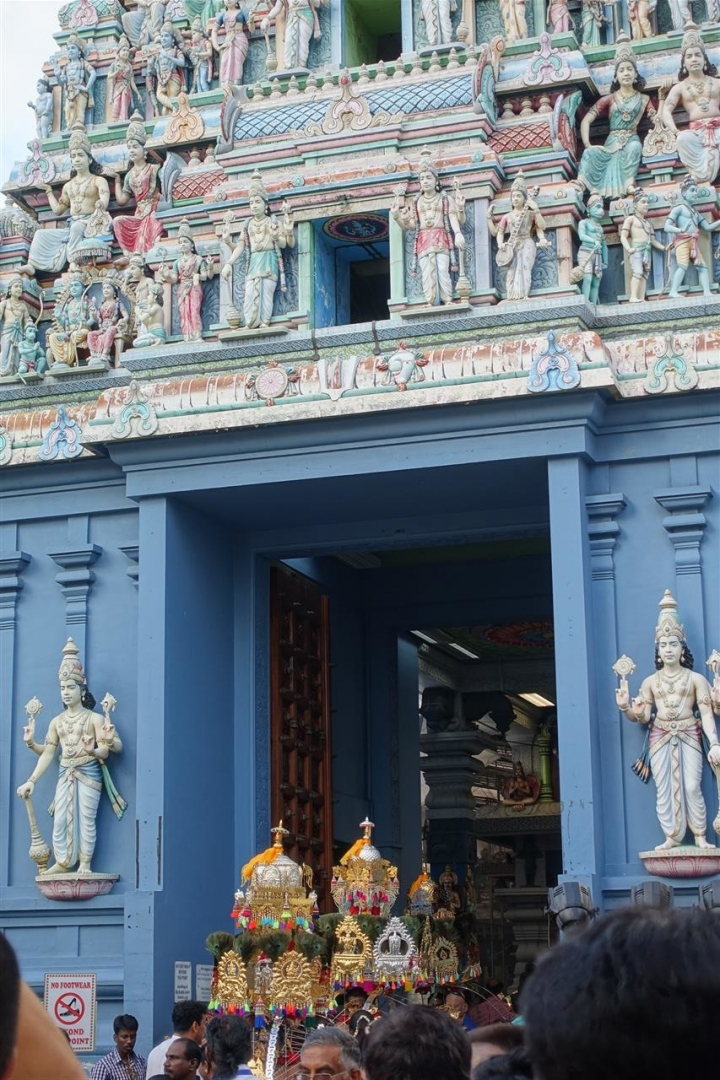 新加坡一年一度瘋狂的大寶森節(Thaipusam)