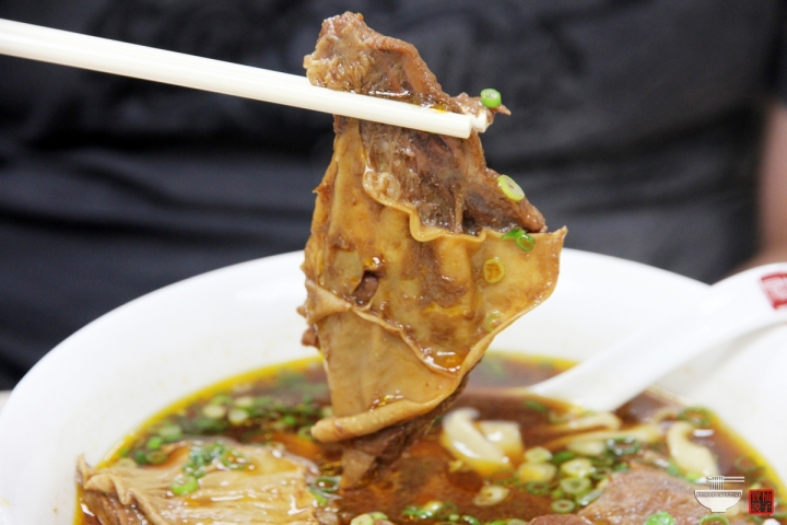 [台北美食]吳興街 穆記牛肉麵-曾經榨乾我兩日飯錢的牛肉麵店