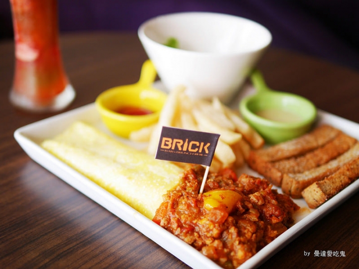 【台南美食】中西區 Brick 磚塊 Bar&Brunch ● 風格老屋內的迷人早午餐約會 ● 愛上墨西哥辣肉醬蛋捲！❤❤