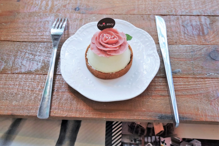 【台北士林 | 咖啡廳】綻放於捷運橋下的美麗童話主題甜點❀Cup'o Story 故事點心坊