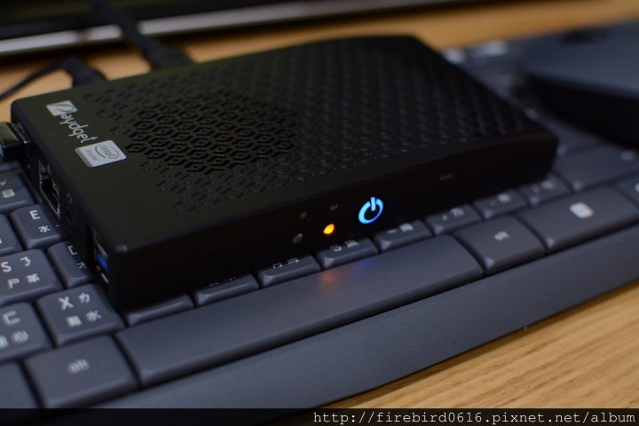 [產品開箱]俄羅斯Raydget PowerBox5 口袋型迷你電腦--Intel i5/4G/256GB SSD