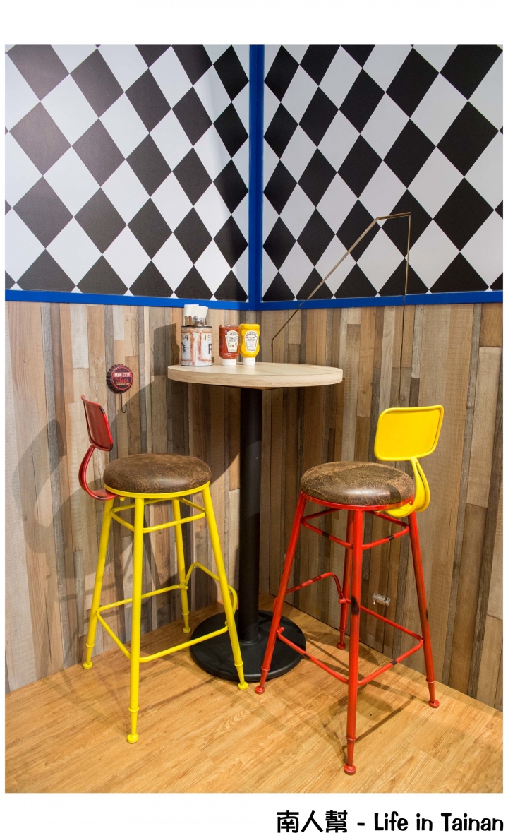 【台南市東區-美食】限量餐點│手工漢堡肉│主廚特製餐點│巷弄中的美式小餐館~~Kook美式餐廳