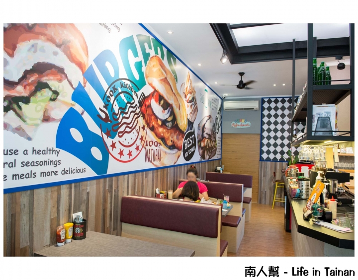 【台南市東區-美食】限量餐點│手工漢堡肉│主廚特製餐點│巷弄中的美式小餐館~~Kook美式餐廳