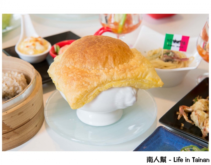 【台南市東區-吃到飽】調酒.氣泡水飲料暢飲│烤螃蟹.牡蠣.鳳螺│首創迴轉燒物吃到飽~~排隊燒物