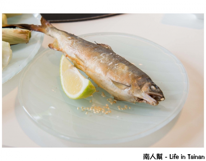 【台南市東區-吃到飽】調酒.氣泡水飲料暢飲│烤螃蟹.牡蠣.鳳螺│首創迴轉燒物吃到飽~~排隊燒物