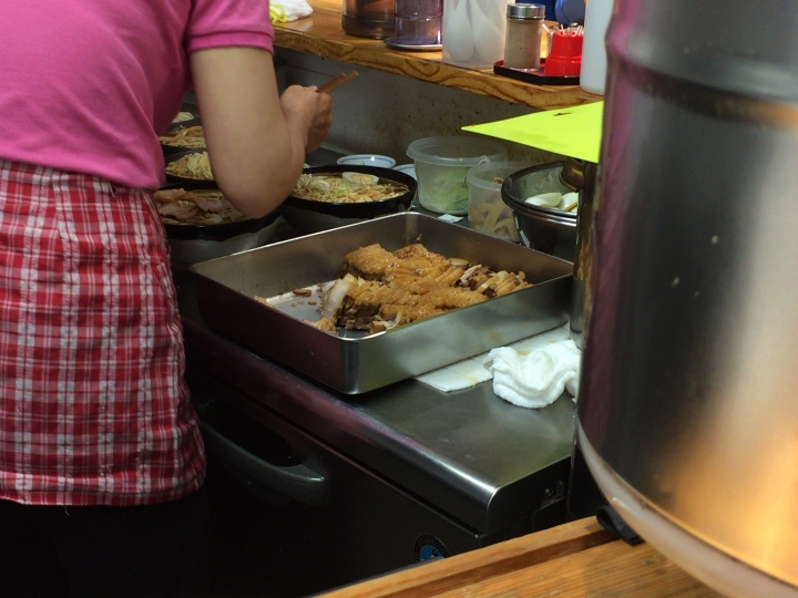 【美食。食記】東京 大塚 叉燒滿溢 價格剛好 北大塚ラーメン 800円？！這肉有一點點狂