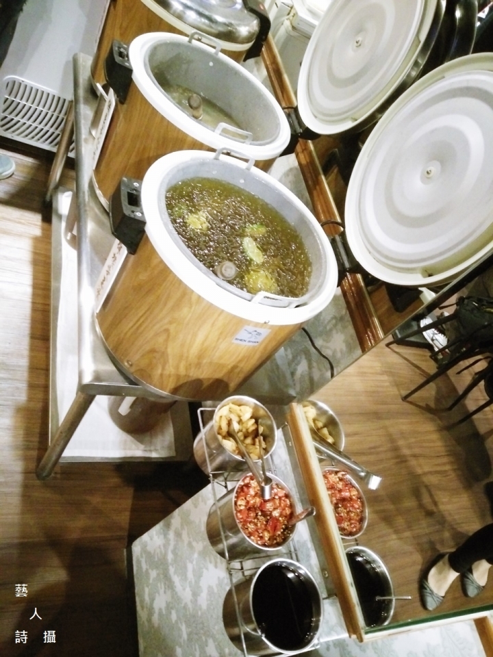 笑嘻嘻，吃的緊張兮兮.笑嘻嘻港式現炒飯麵