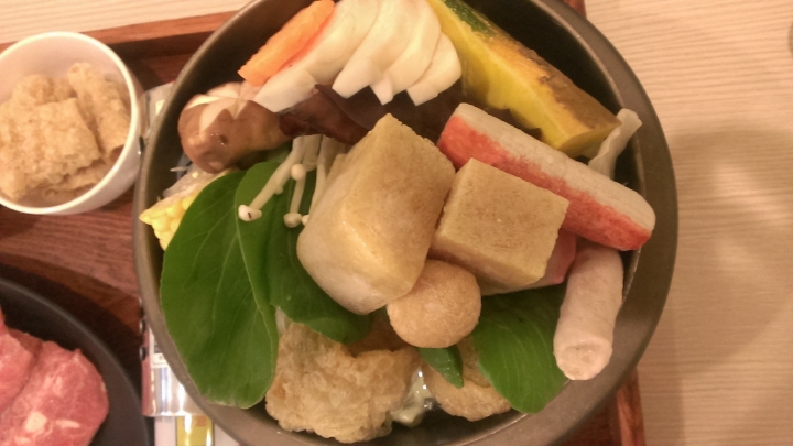 [義大利麵/小火鍋/韓式鍋粑飯/燉飯/焗烤/下午茶]苗栗頭份尚順店兔子廚房親子餐廳食記 ~可愛的龍貓公仔擺設~