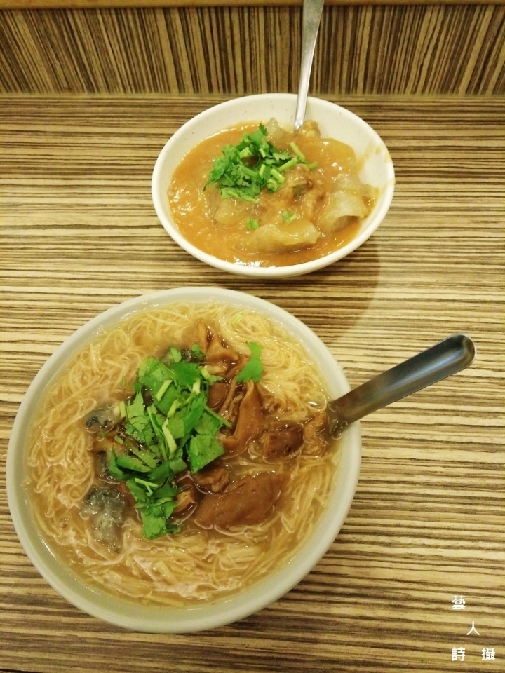 台北東區品嚐南部古早味.(慶)蚵鮮大腸蚵仔麵線@食在台北.藝人詩攝