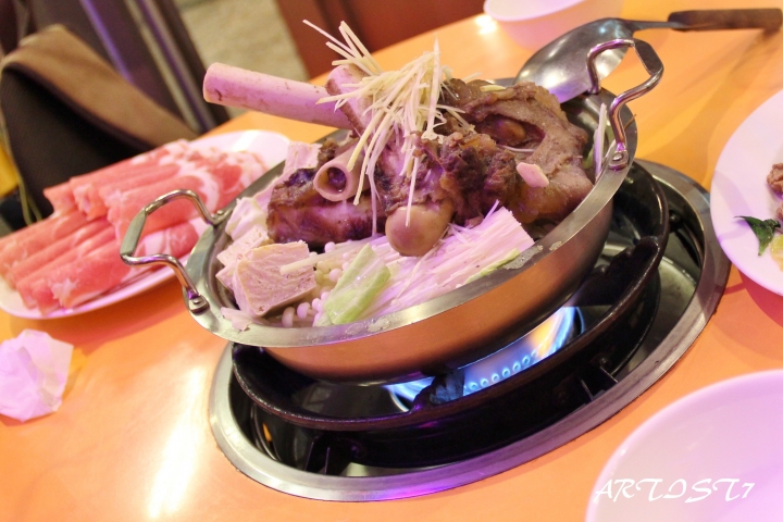 笑嘻嘻，吃的緊張兮兮.笑嘻嘻港式現炒飯麵