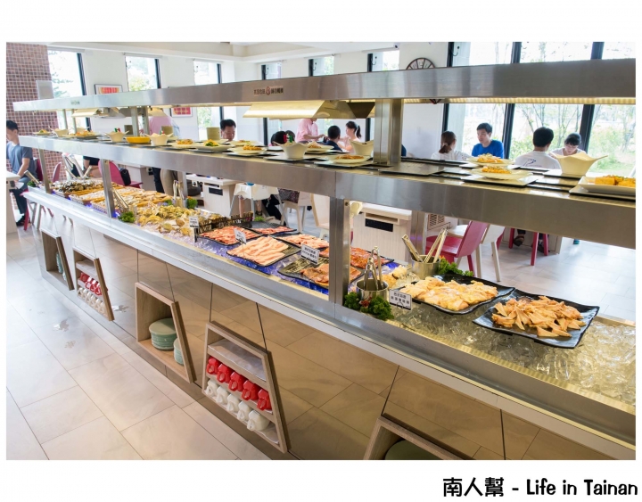 【台南市東區-吃到飽】調酒.氣泡水飲料暢飲│烤螃蟹.牡蠣.鳳螺│首創迴轉燒物吃到飽~~排隊燒物