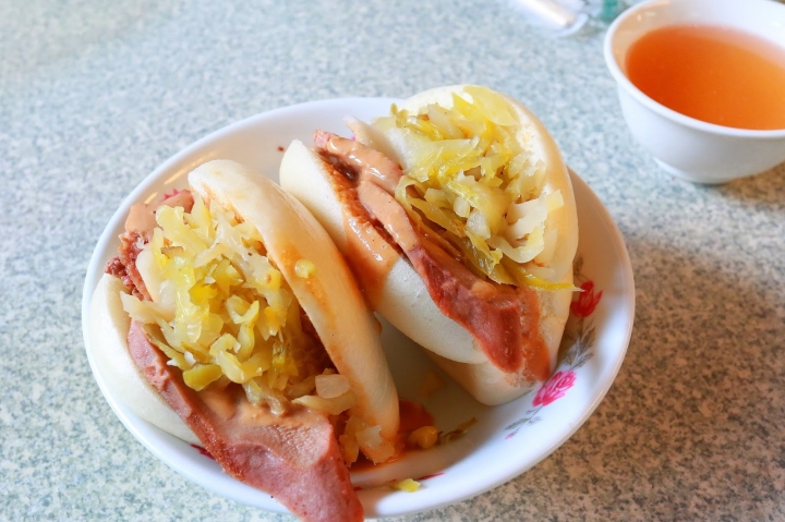 [台南][中西區] 阿松割包~鮮甜肉湯搭配花生醬豬舌割包