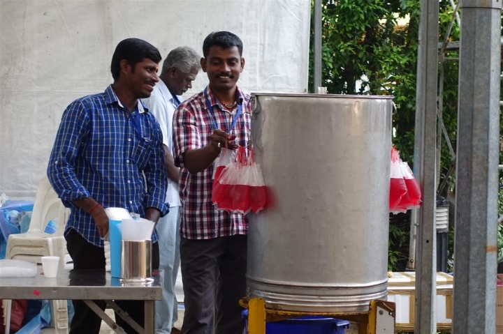 新加坡一年一度瘋狂的大寶森節(Thaipusam)