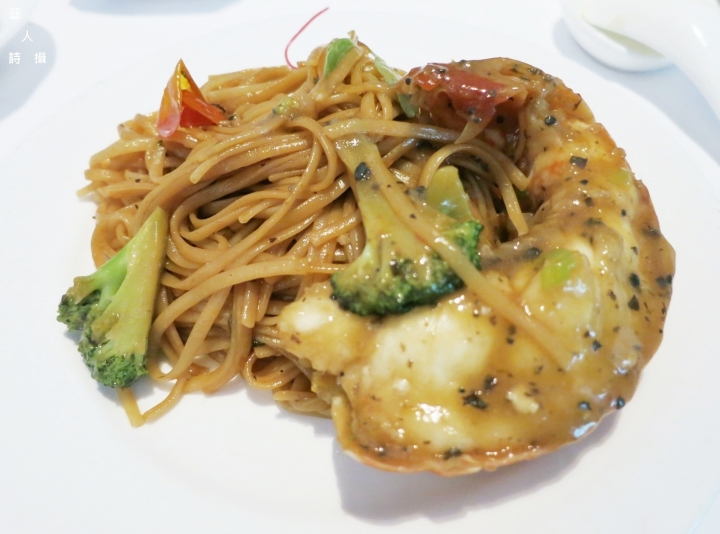 彷彿置身於美術館用餐.台北國賓大飯店粵菜廳松露龍蝦套餐