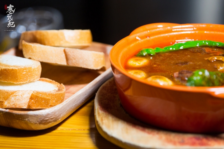 57食堂酒場-餐酒館 Bistro‧捷運南京復興站｜遼寧街深夜食堂‧和洋混搭精緻酒食‧吧台熱絡氣氛超一流！