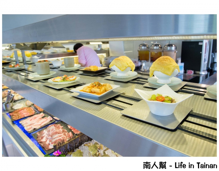 【台南市東區-吃到飽】調酒.氣泡水飲料暢飲│烤螃蟹.牡蠣.鳳螺│首創迴轉燒物吃到飽~~排隊燒物