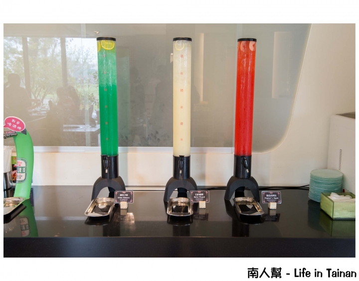 【台南市東區-吃到飽】調酒.氣泡水飲料暢飲│烤螃蟹.牡蠣.鳳螺│首創迴轉燒物吃到飽~~排隊燒物