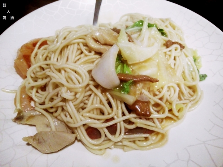 笑嘻嘻，吃的緊張兮兮.笑嘻嘻港式現炒飯麵