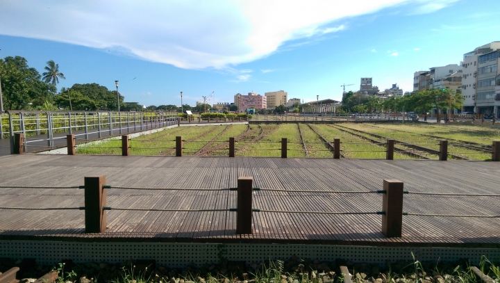 請問 HTC10 大家手機外掛鏡頭是買哪一組?