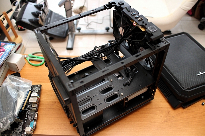 [心得] 視博通小尖兵 M-ATX機殼 (除錯心得爆多