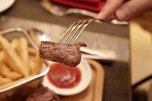 【台南早午餐】鬥牛士經典牛排｜挑戰最牛逼の牛排早午餐！湯品、甜點和飲料無限暢飲！