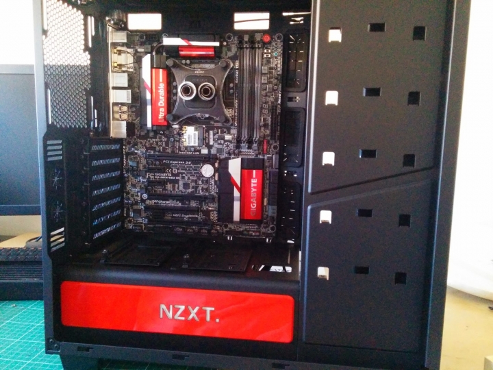 大家覺得我該買二手的NZXT H440嗎 ? 賣家只賣2400含運，想賣掉我現在用的視博通-未來戰士，貼錢上H440
