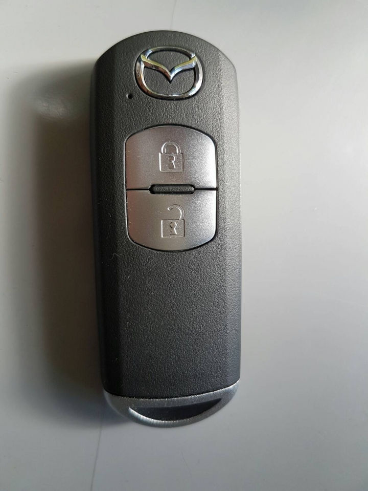 Mazda3  四門和五門的遙控器，會不一樣嗎？