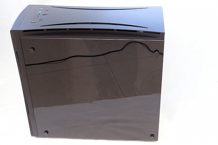 支援 AURA 燈光控制機能，BitFenix 火鳥 Aurora 透側機殼開箱測試