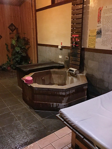 【玩 台北】北投區"皇池溫泉御膳館"冬天就是要泡溫泉啊。泡湯完又有美食根本是天堂~