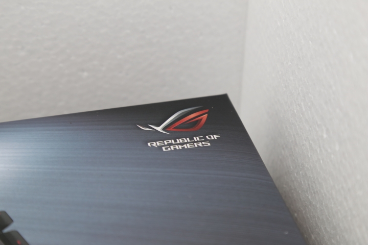 ROG Claymore RGB 機械鍵盤 真是有信仰才能開箱