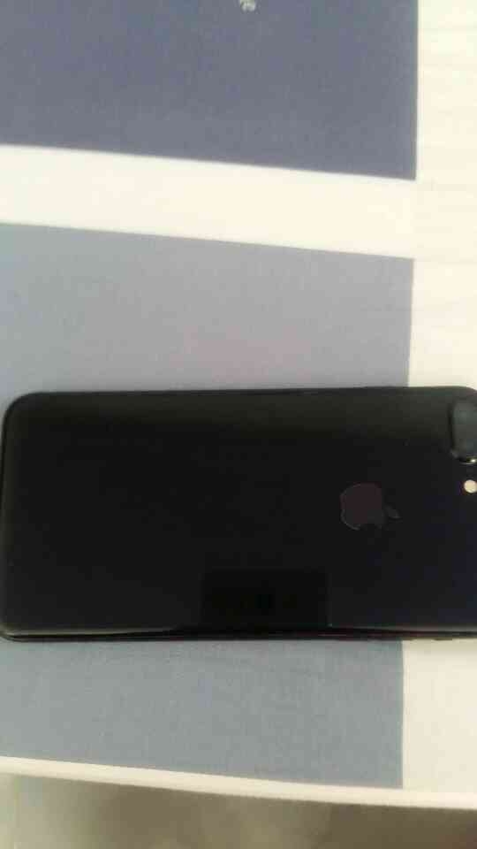 I phone7 plus 耀石黑 背面沒有iPhone 字樣