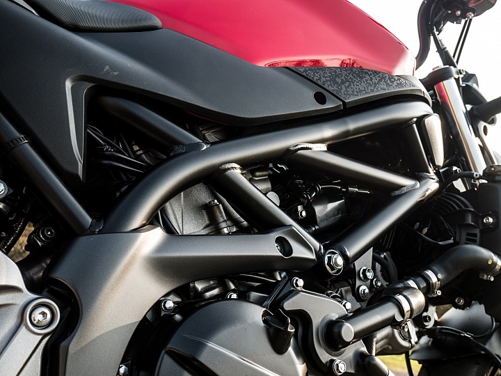 擁抱V2引擎的樂趣-SUZUKI SV650