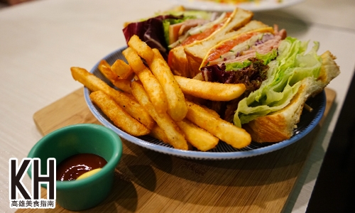 高雄鼓山區美食推薦《爾本廚房》蒂芬妮藍浪漫早午餐輕食