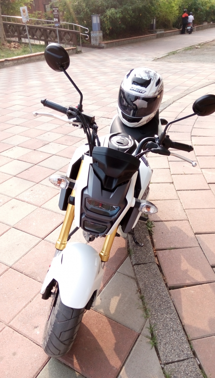 人生第一台"新"車，也是第一台檔車MSX 125 SF (文長)