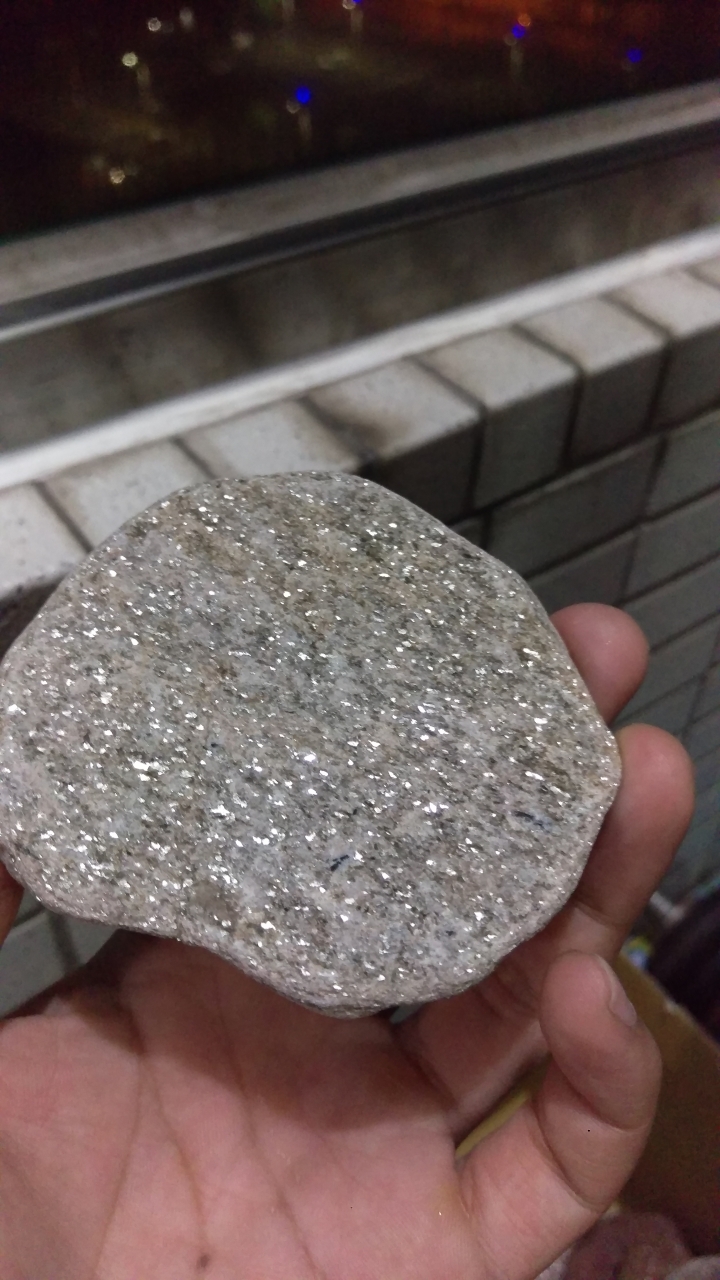 請問這種石頭會影響魚缸水質嗎?