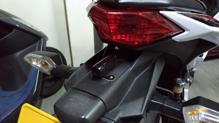 淘寶也有好貨？唯賽思通X1F前後鏡頭行車記錄器