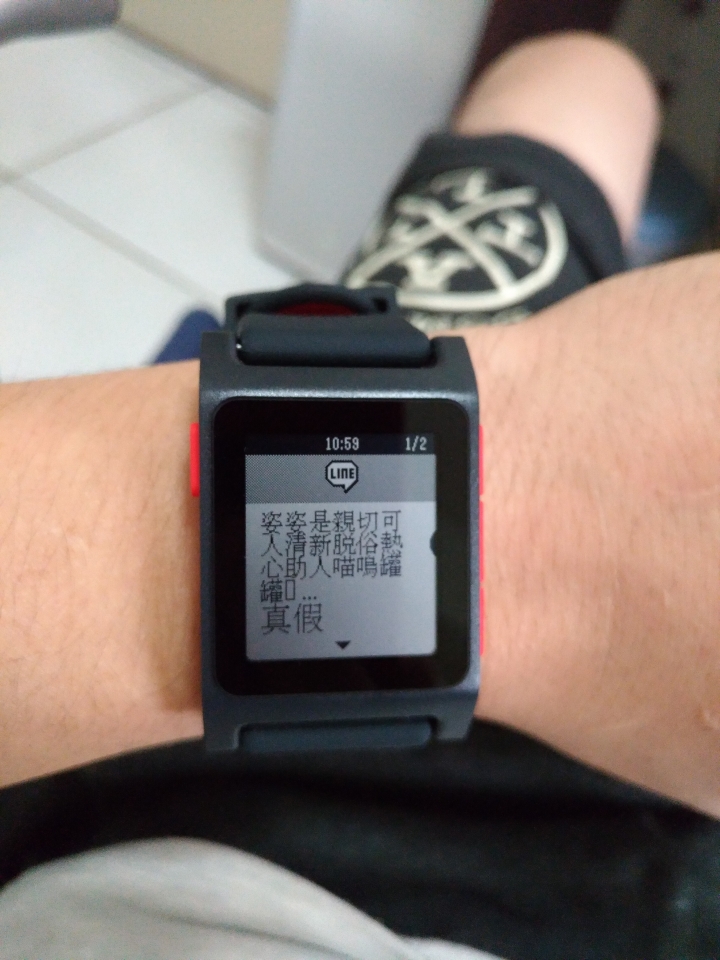 kickstarter募資第一名，續航力可達七天的智慧型手錶 - pebble 2 開箱及上手應用