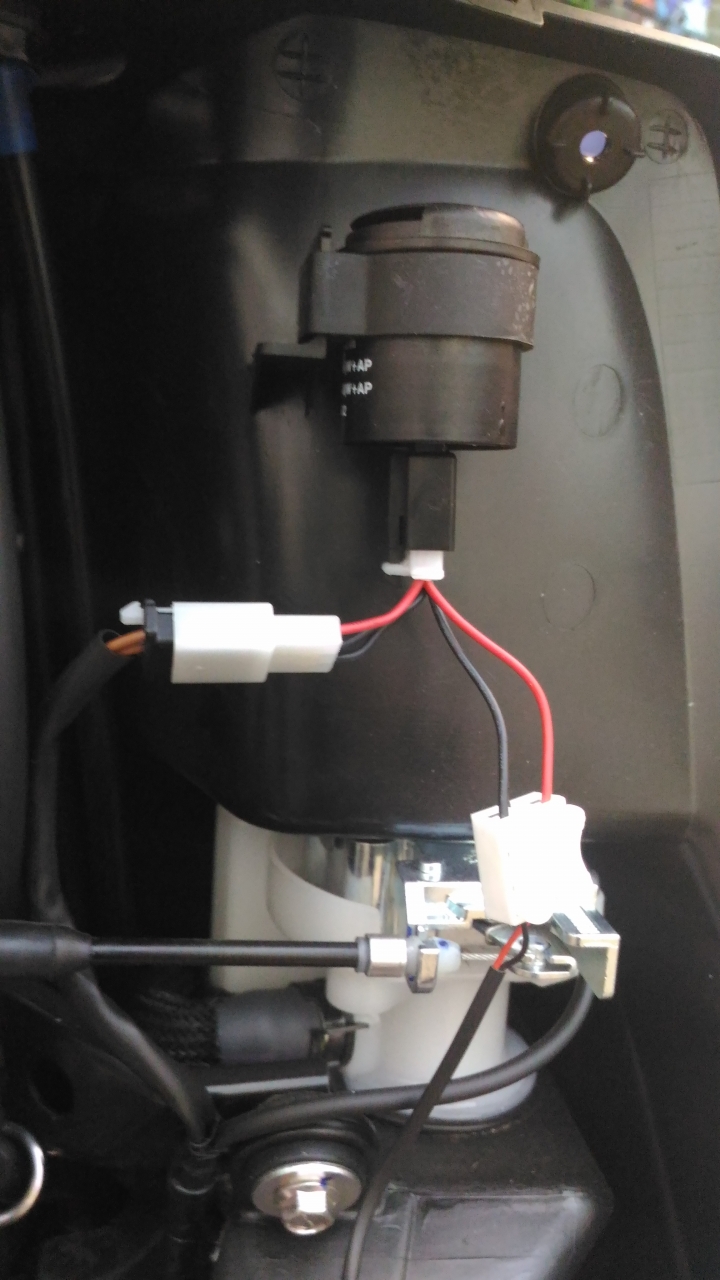 DIY Yamaha AXIS Z 勁豪小夜燈更換 加裝電壓表與點菸頭充電座