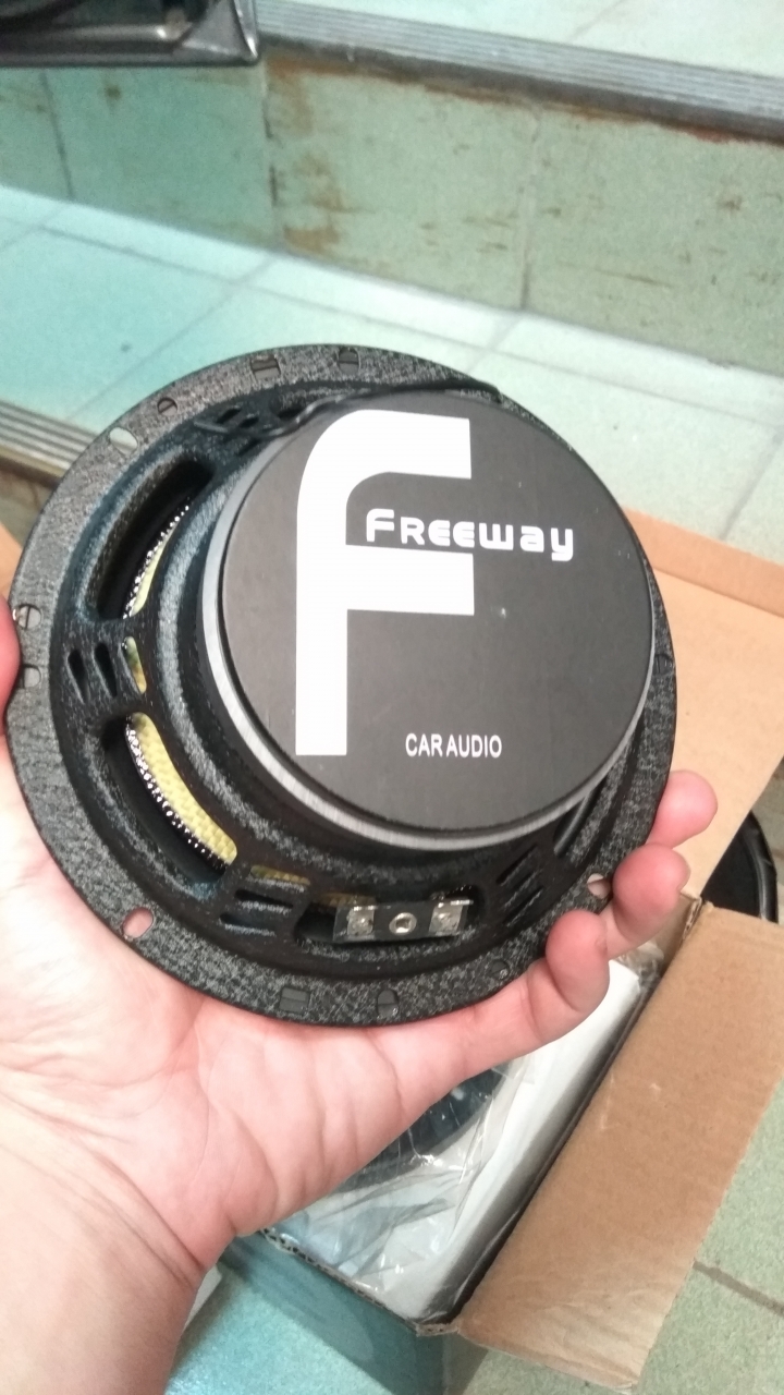 把原廠音響喇叭換了 !! 五張小朋友含安裝