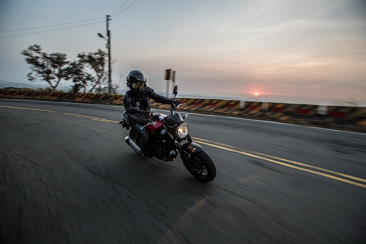 擁抱V2引擎的樂趣-SUZUKI SV650