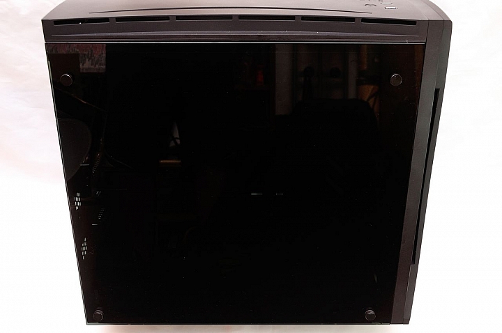 支援 AURA 燈光控制機能，BitFenix 火鳥 Aurora 透側機殼開箱測試